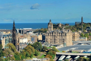 Edinburgh: Express Walk with a Local in 60 minutes