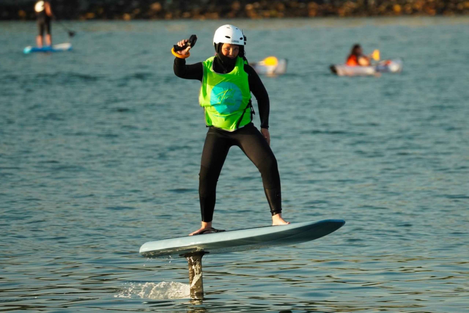 Edimburgo: Vuela sobre el agua en una tabla de surf hidroala eléctrica