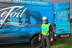 Edinburgh: Auf einem elektrischen Tragflächen-Surfbrett über das Wasser fliegen