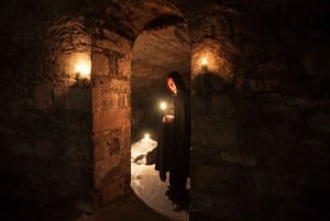 Edimburgo: Visita subterránea embrujada inmersiva en grupo reducido