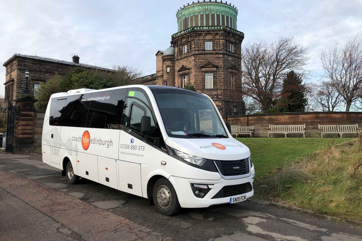 Edinburgh: Grand Historic and Literary Coach Tour