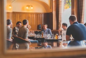 Edinburgh: Guidet whiskysmaking og fottur