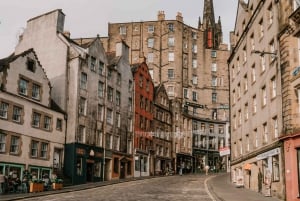 Edinburgh: Harry Potter Tour & Amazing Illusions Experience