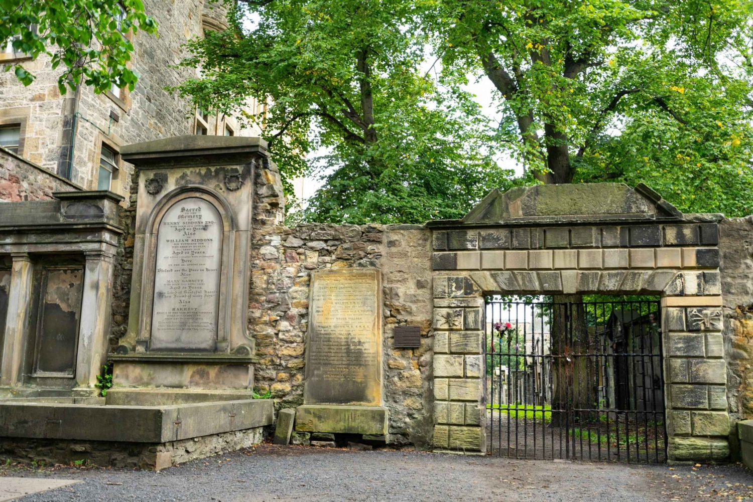 Unveiling the Spooky Secrets: Edinburgh's Haunted History
