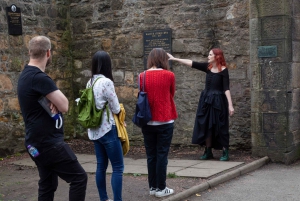 Edinburgh: Haunted Underground Vaults and Graveyard Tour