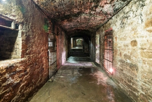 Edinburgh: Haunted Underground Vaults and Graveyard Tour