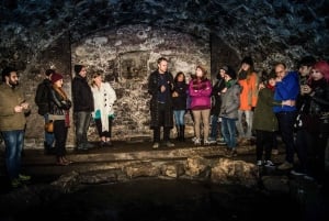 Edinburgh: Haunted Underground Vaults and Graveyard Tour: Haunted Underground Vaults and Graveyard Tour