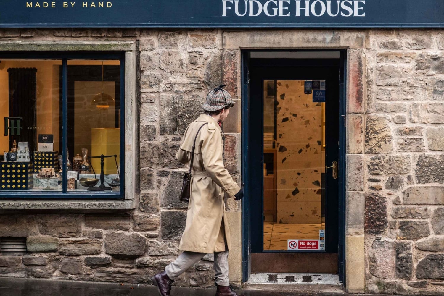 Edinburgh: Historical Gems Tour with Whisky & Local Flavours