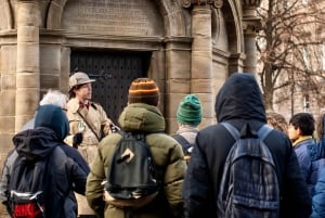 Edinburgh: Historical Gems Tour with Whisky & Local Flavours