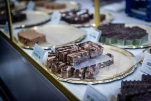 Edinburgh: Historical Gems Tour with Whisky & Local Flavours