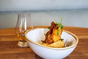 Edinburgh: Historical Gems Tour with Whisky & Local Flavours