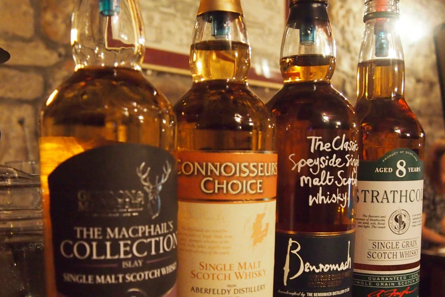 Edinburgh: Small-Group History of Whisky Tour with Tasting