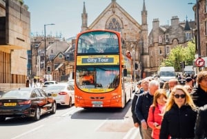 Edinburgh: Hop-On Hop-Off City eller Britannia Bus Tour
