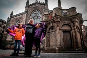 Edinburgh: Kids Underground Gory Stories Small-Group Tour