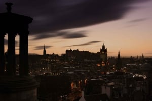 Edimburgo: Tour guidato dei fantasmi a tarda notte e visita della metropolitana