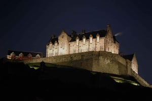 Edinburgh: Myöhäisillan opastettu kummituskierros ja maanalainen vierailu.
