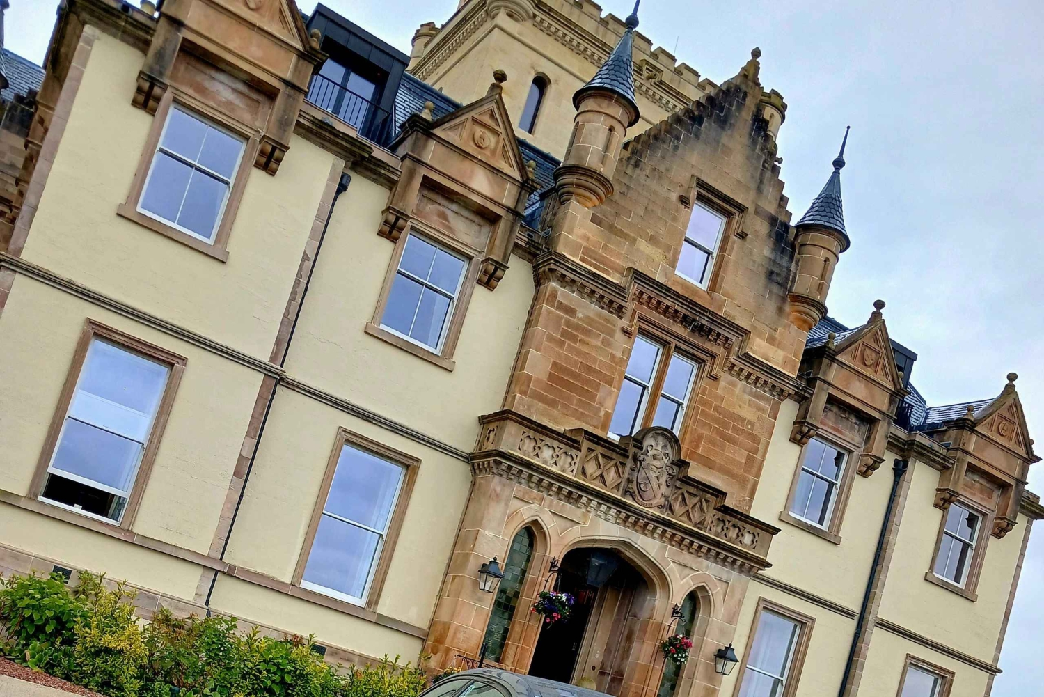 Edimburgo: Alquiler de coches de lujo con conductor y kilometraje ilimitado