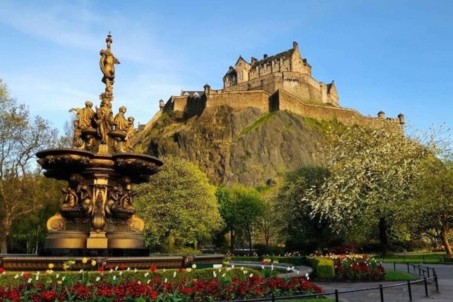 Edinburgh: Must-See Attractions Guided Walking Tour