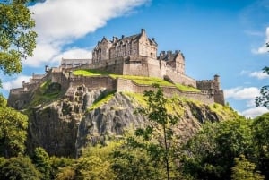 Edinburgh: Must-See Attractions Guided Walking Tour
