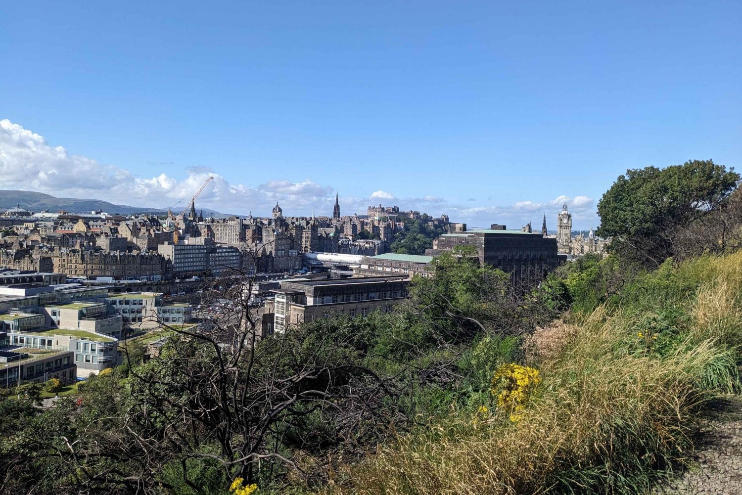 The must-sees of Edinburgh! : walking tour in French