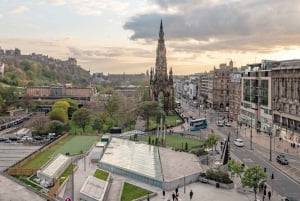 Edinburgh: New Town Self Guided Walk with Treasure Hunt