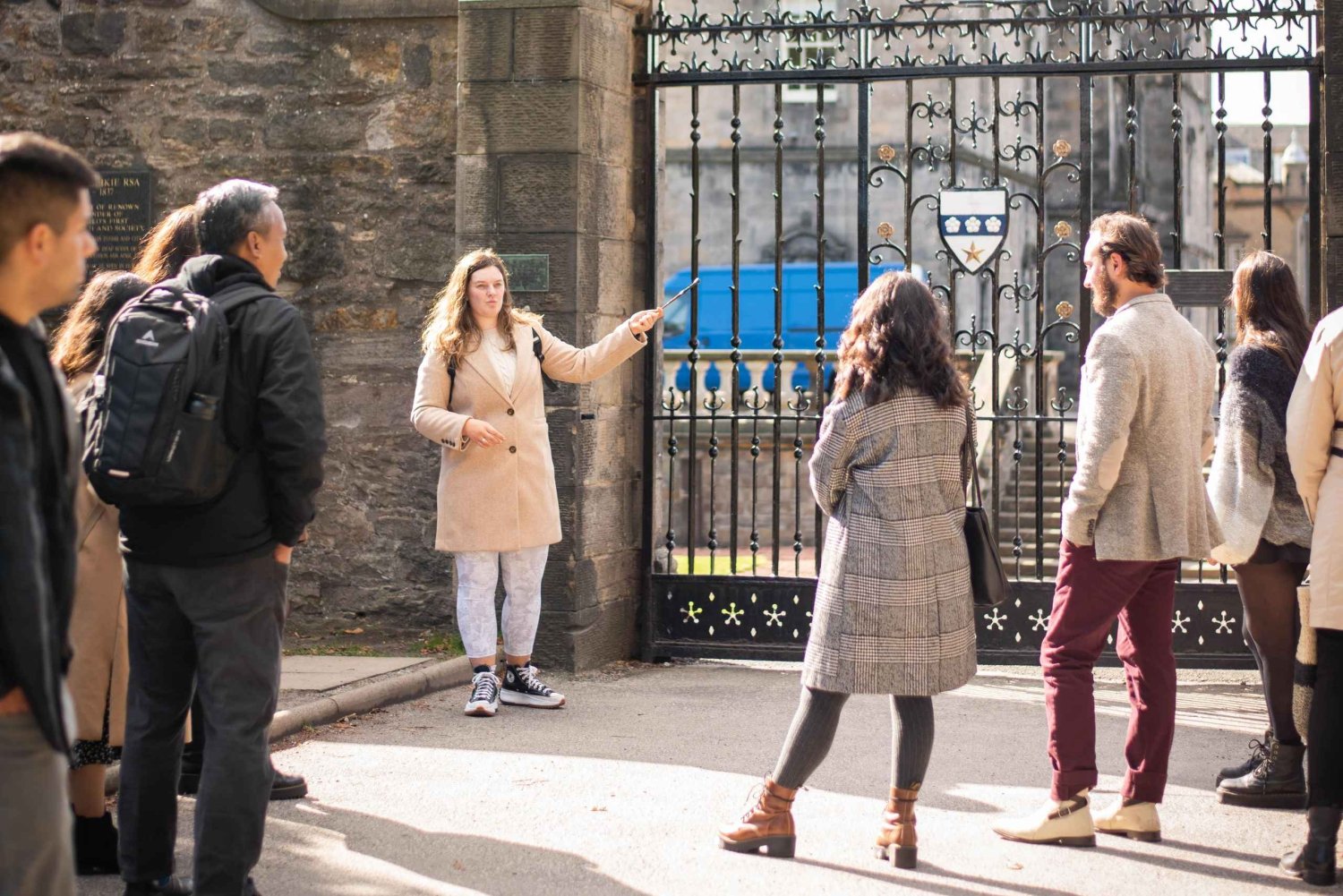 Edinburgh: Old Town Walking Tour with Holyrood Entry