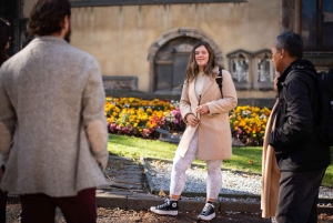 Edinburgh: Old Town Walking Tour with Holyrood Entry