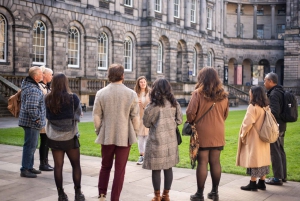 Edinburgh: Old Town Walking Tour with Holyrood Entry