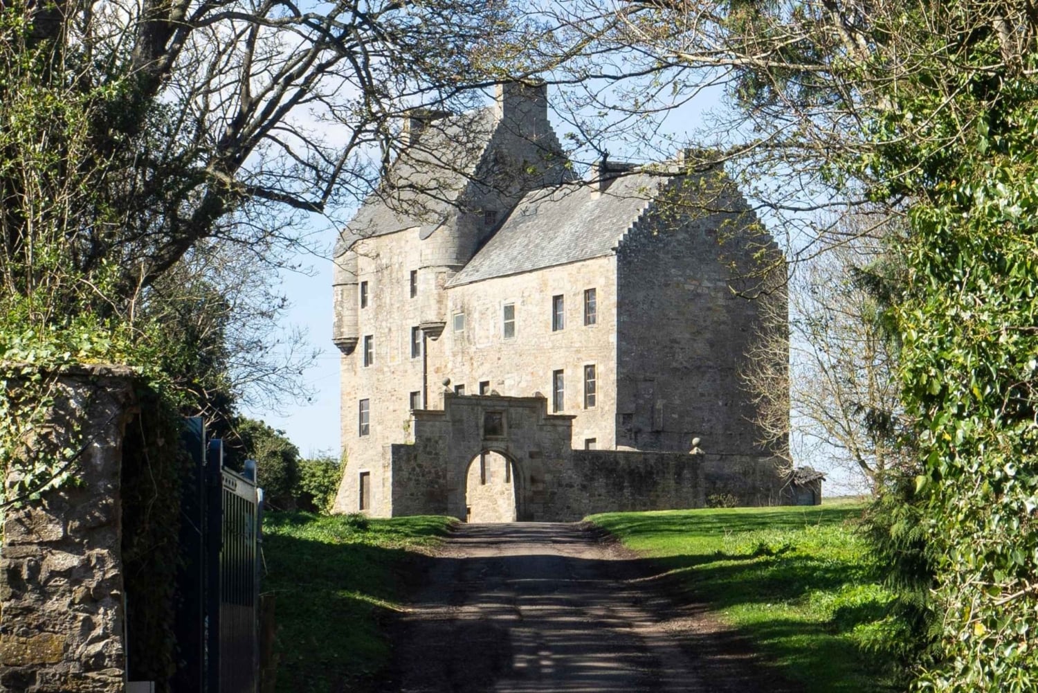 エジンバラアウトランダーと城の撮影地日帰りツアー