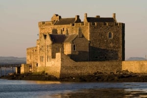 エジンバラアウトランダーと城の撮影地日帰りツアー