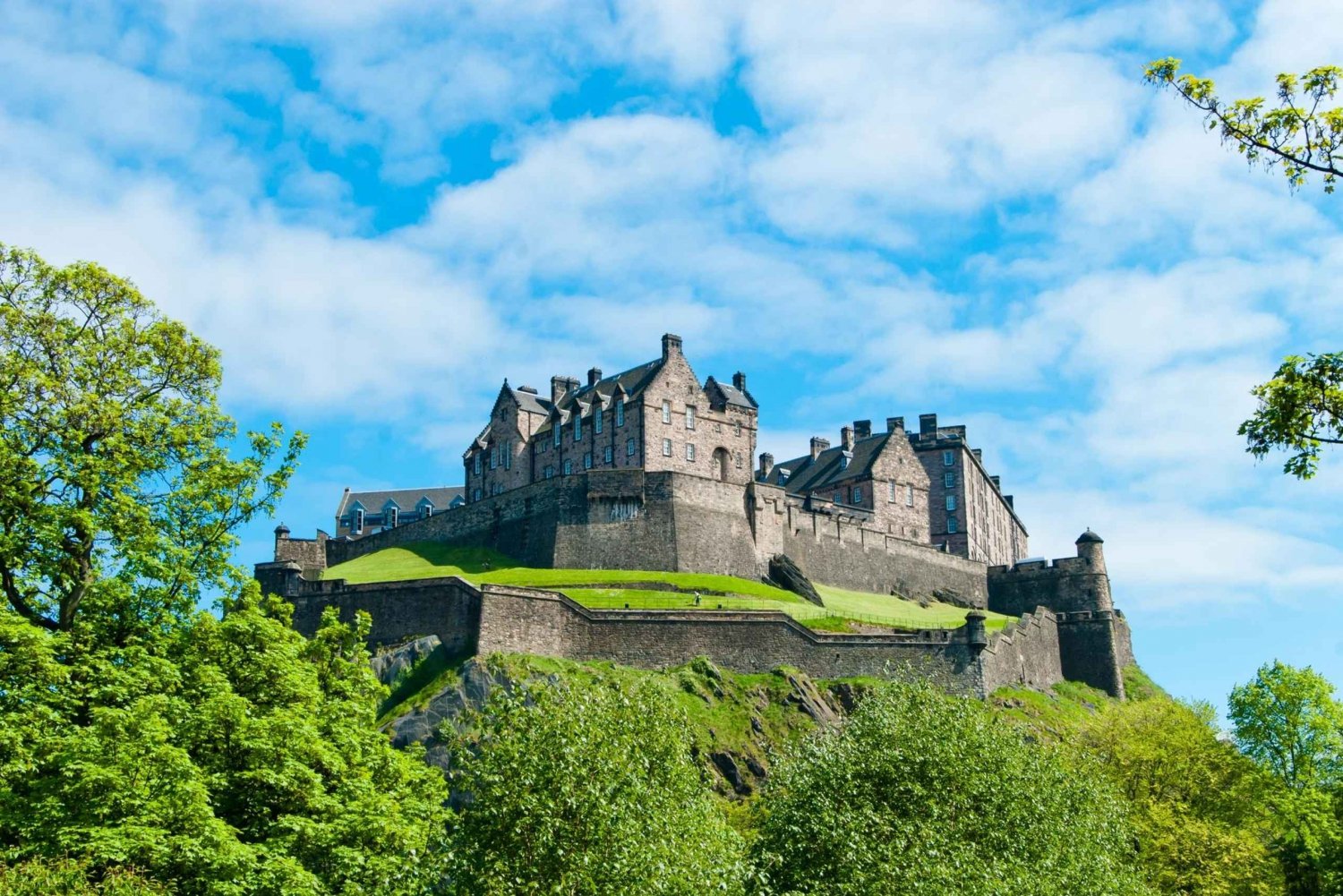 Edinburgh Overnight Trip with Accommodation