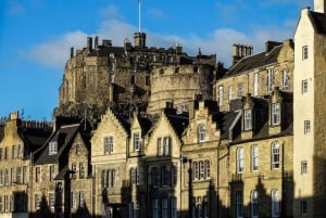 Edinburgh: private walking tour in French with Clémentine