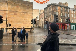 Edinburgh: private walking tour in French with Clémentine