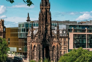 Edinburgh: private walking tour in French with Clémentine