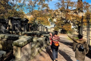 Edinburgh: private walking tour in French with Clémentine