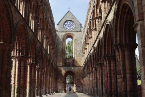 エディンバラ：スペイン語によるロスリン礼拝堂とハドリアヌスの長城ツアー