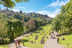 Edinburgh: Royal Attractions with Hop-On Hop-Off Bus Tours