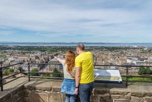 Edinburgh: Royal Attractions with Hop-On Hop-Off Bus Tours