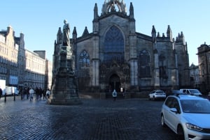 Edinburgh: Royal Mile Guided Walking Tour with Comedian