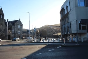 Edinburgh: Royal Mile Guided Walking Tour with Comedian