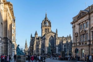 Édimbourg : Visite à pied et jeu d'exploration du Royal Mile