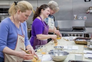 Edinburgh: Scone Baking Class with 3 flavours