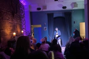 Edinburgh: Schotse comedy-avond in een cocktailbar in een oude stad