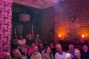 Édimbourg : Soirée comique écossaise dans un bar à cocktails de la vieille ville