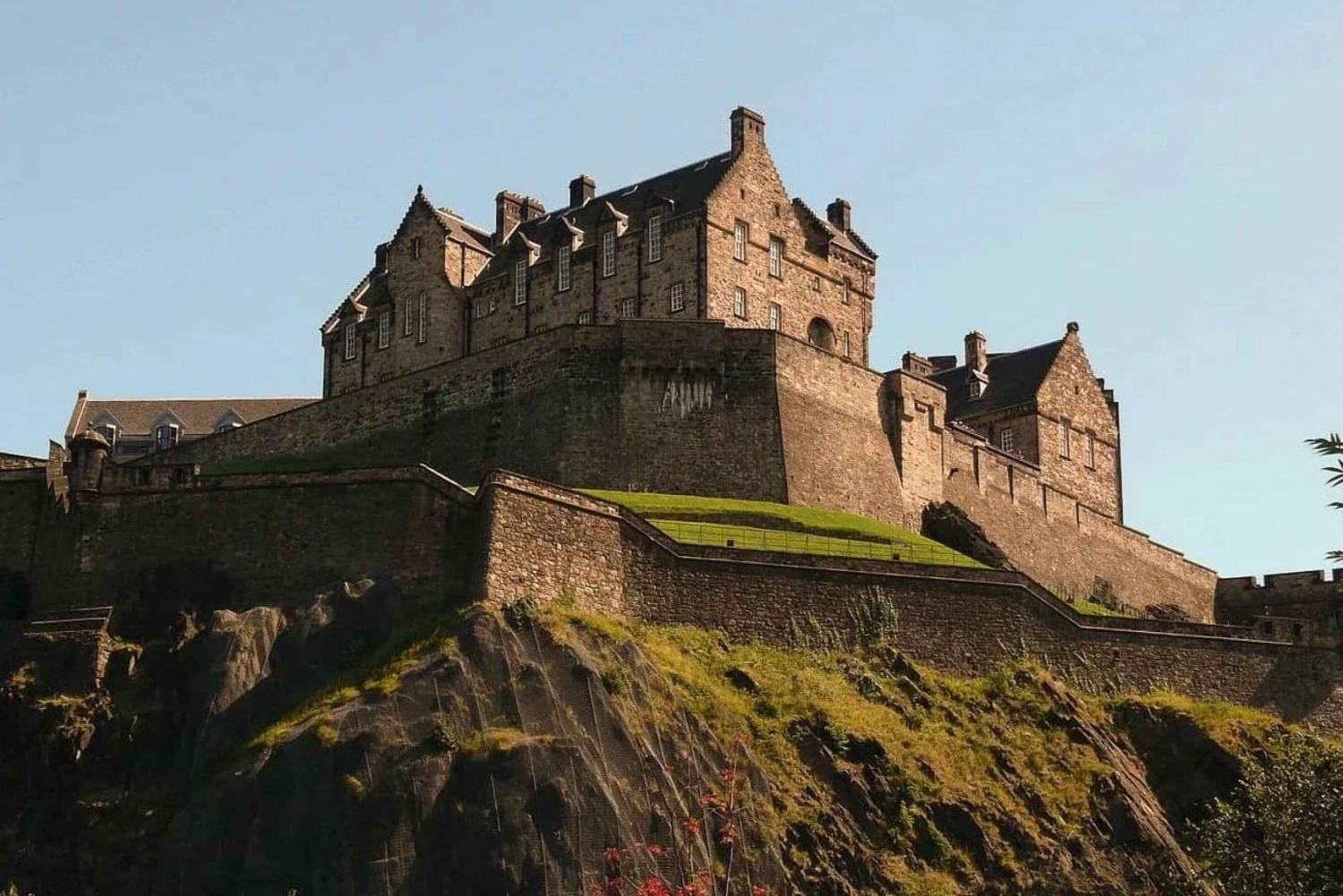Edinburgh: Self-Guided Murder Mystery Tour by the Castle