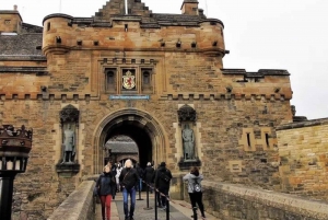 Edinburgh: Self-Guided Walk & Interactive Treasure Hunt
