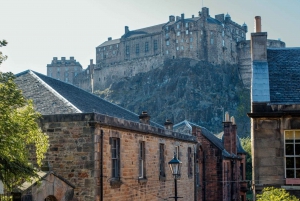 Edimburgo: passeggiata senza guida e caccia al tesoro interattiva