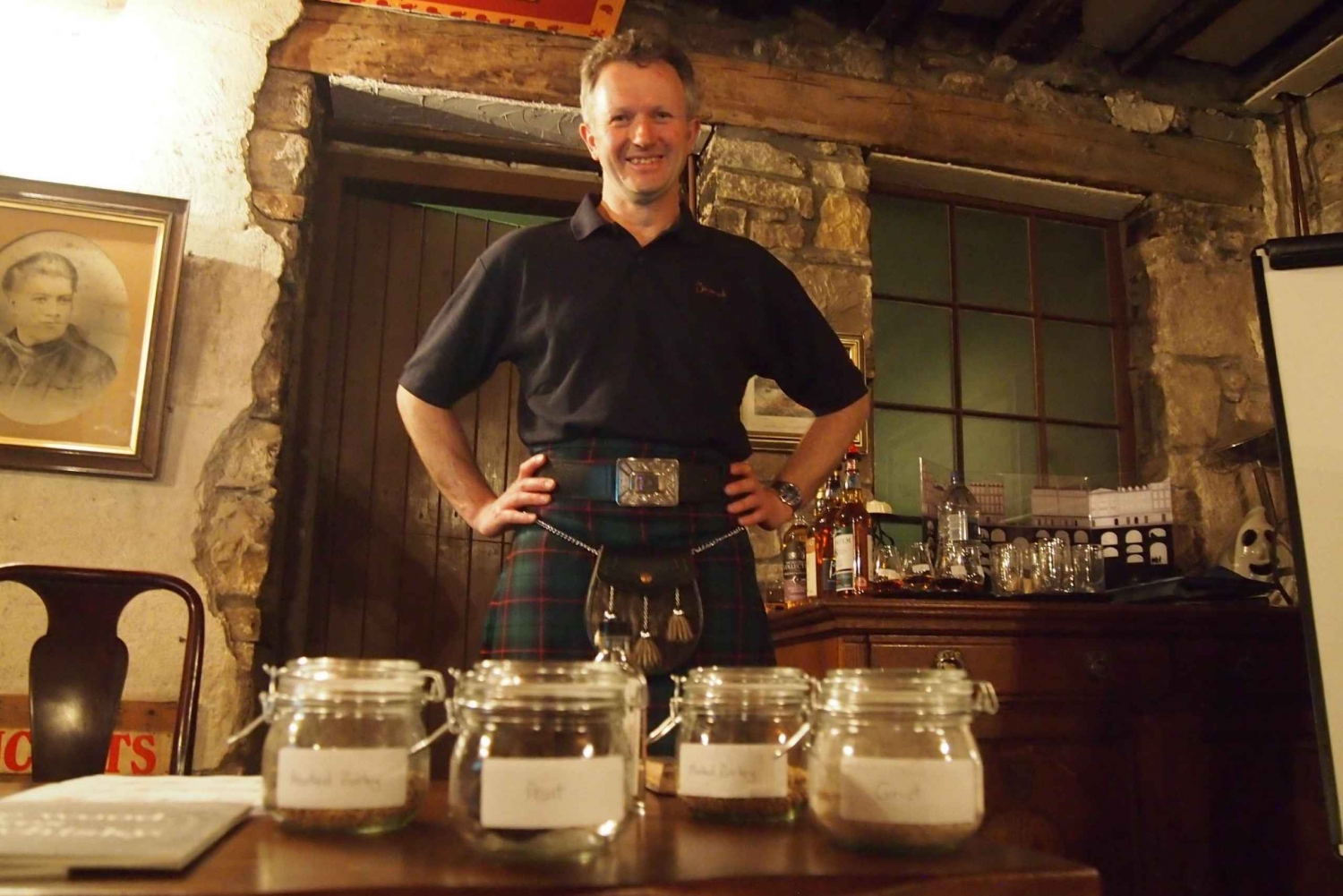 Edinburgh: geschiedenis van whiskytour met kleine groepen met proeverij