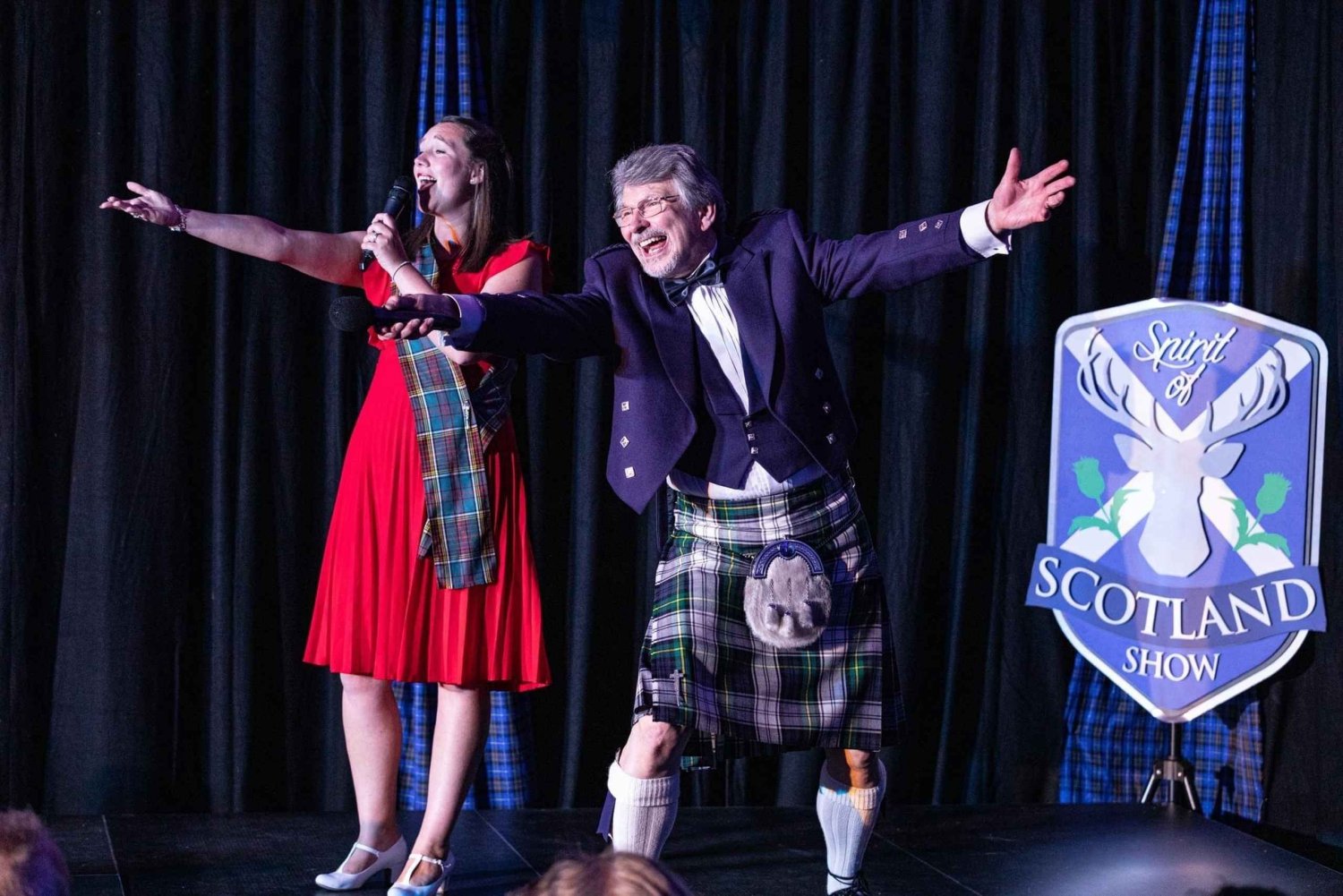 Edimburgo: spettacolo Spirit of Scotland con cena di 4 portate