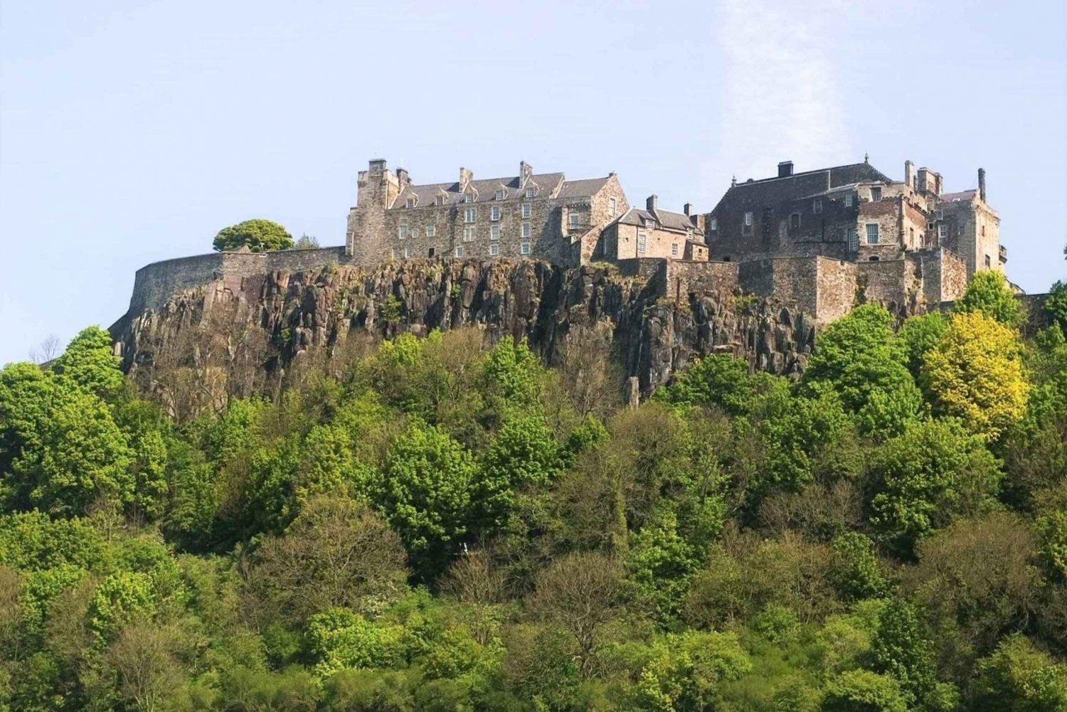 Edinburgh: Stirling Castle, Loch Lomond Walk & Whiskey Tour